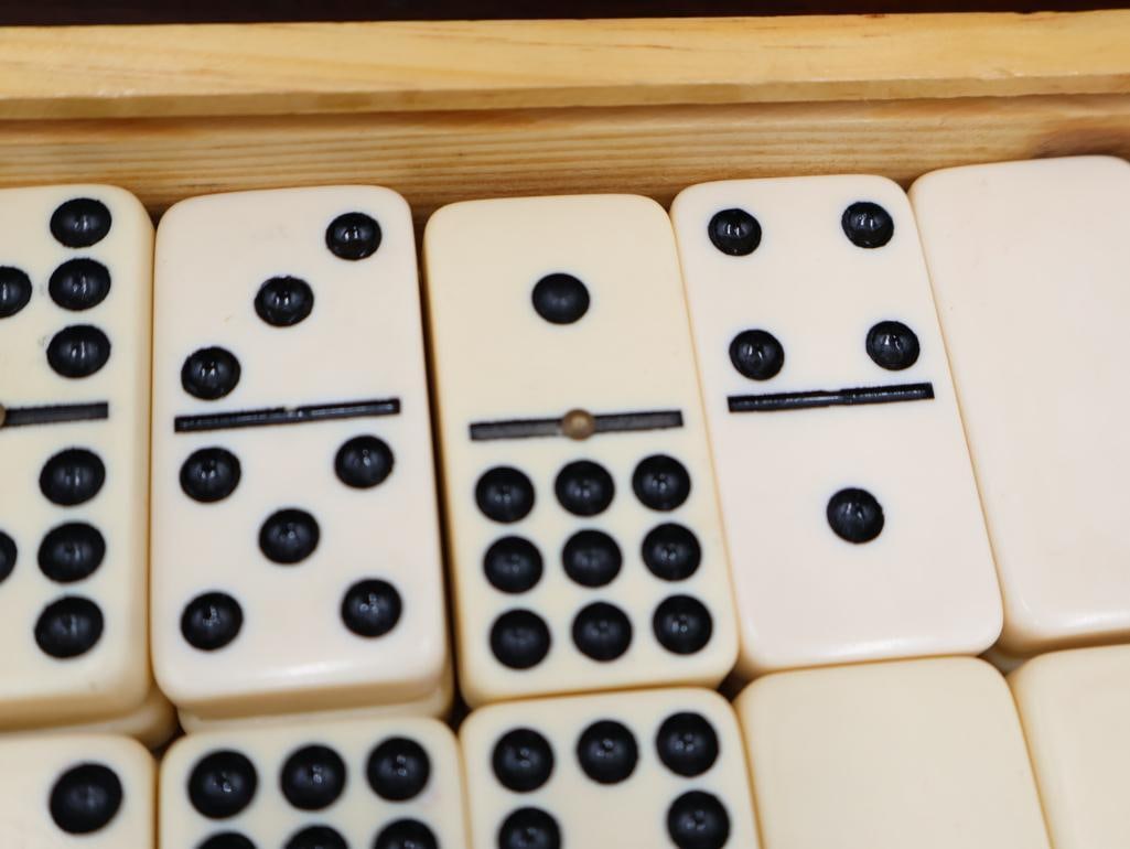 Vintage Wood Chinese Checkers Board and Dominos - 10