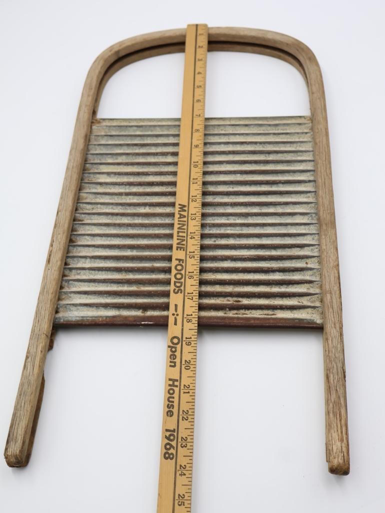 Antique Rounded Bent Wood Washboard - 2
