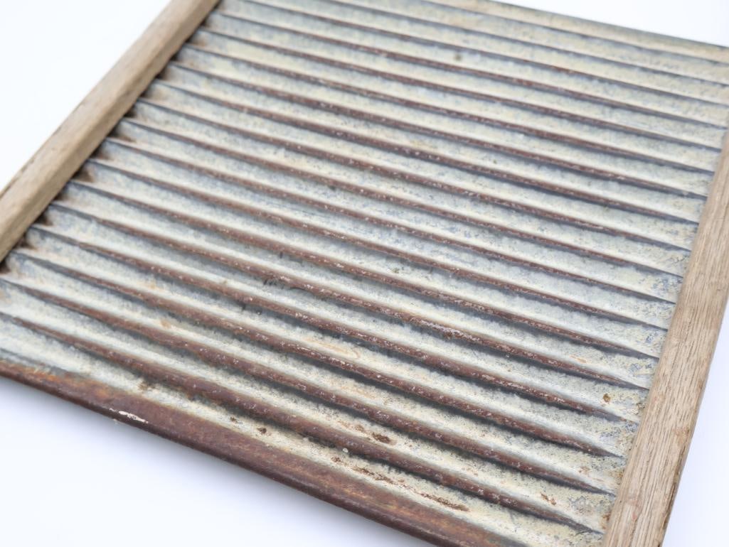 Antique Rounded Bent Wood Washboard - 4