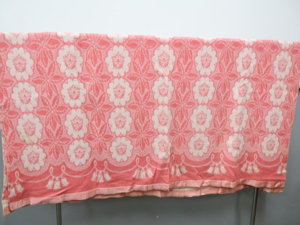 Vintage Satin Edged Pink and White Floral Blanket - 7