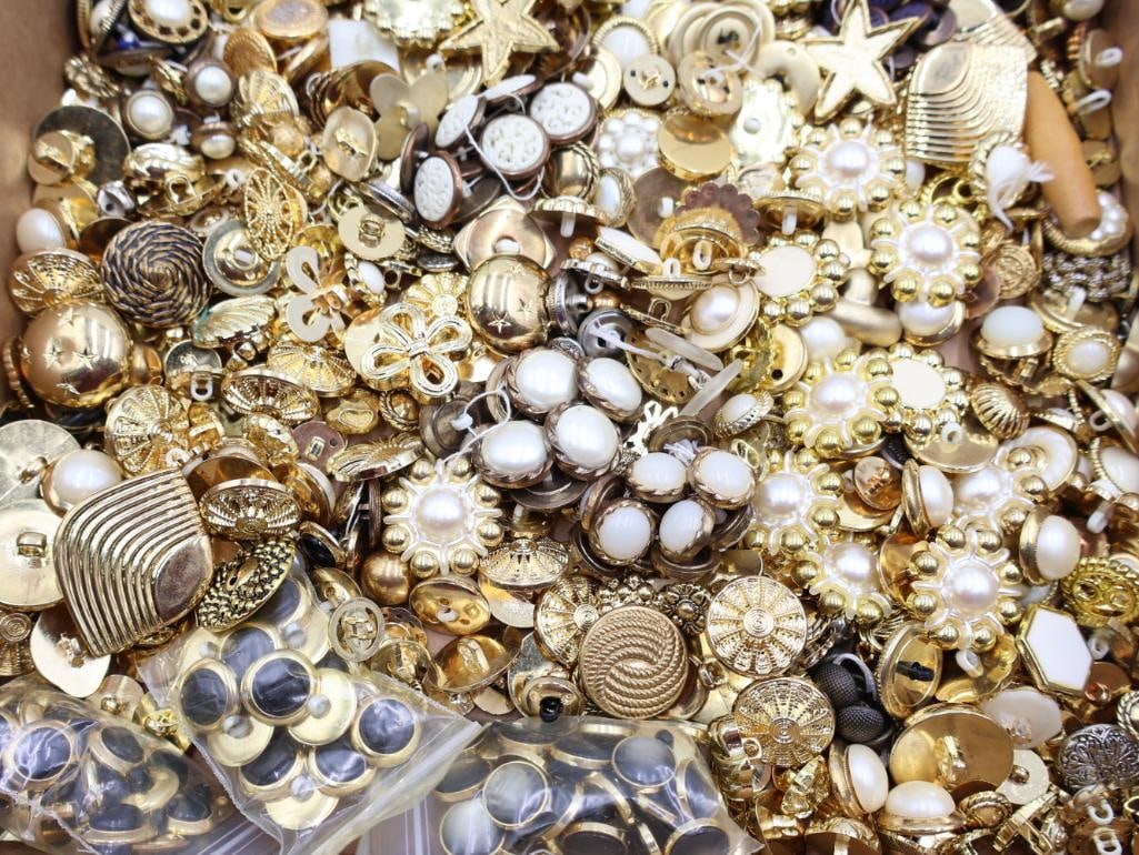Collection of Vintage Decorative gold Toned Buttons - 3