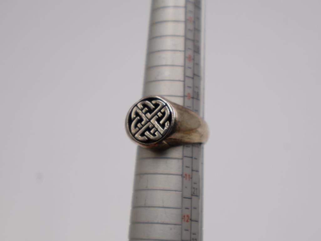 Two Sterling Silver British Isles Rings - 4