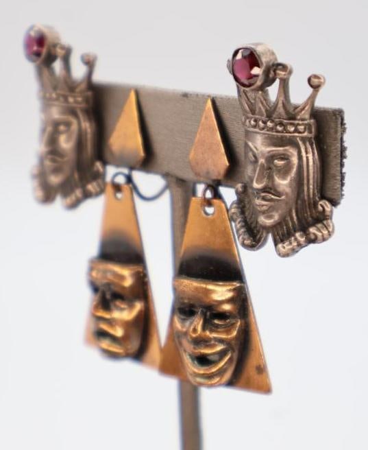 Two Vintage Sets of Screw Back Earrings featuring Garnet Crowned King - 2