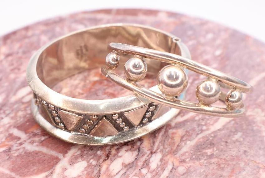 Vintage Costume Jewelry Bracelets (1 of 9)