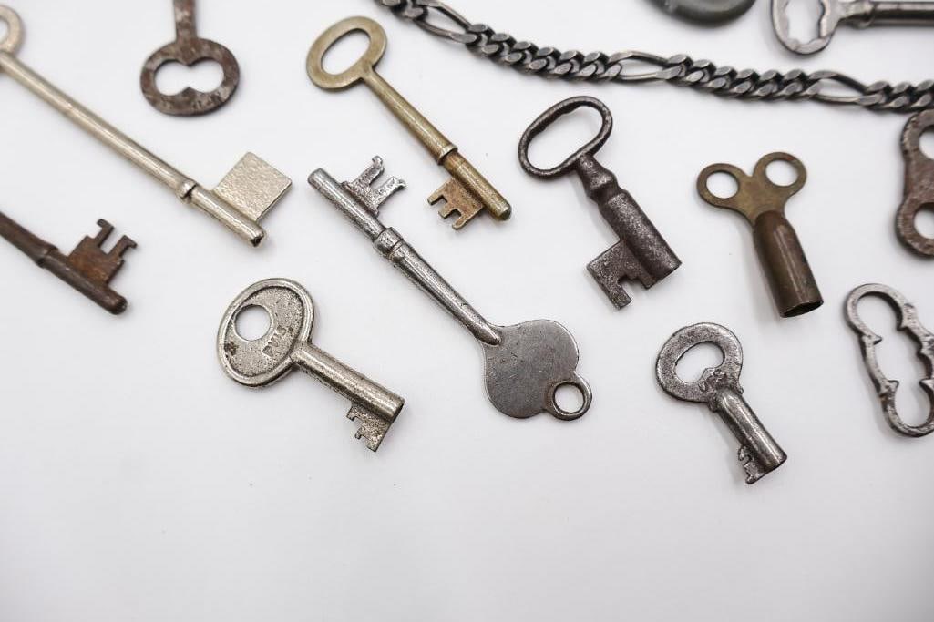 Large Antique & Vintage Skeleton Key Collection - 19