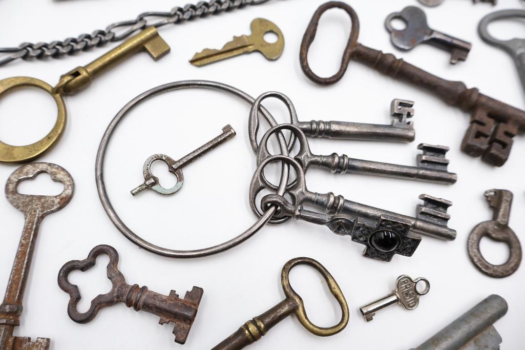 Large Antique & Vintage Skeleton Key Collection - 3
