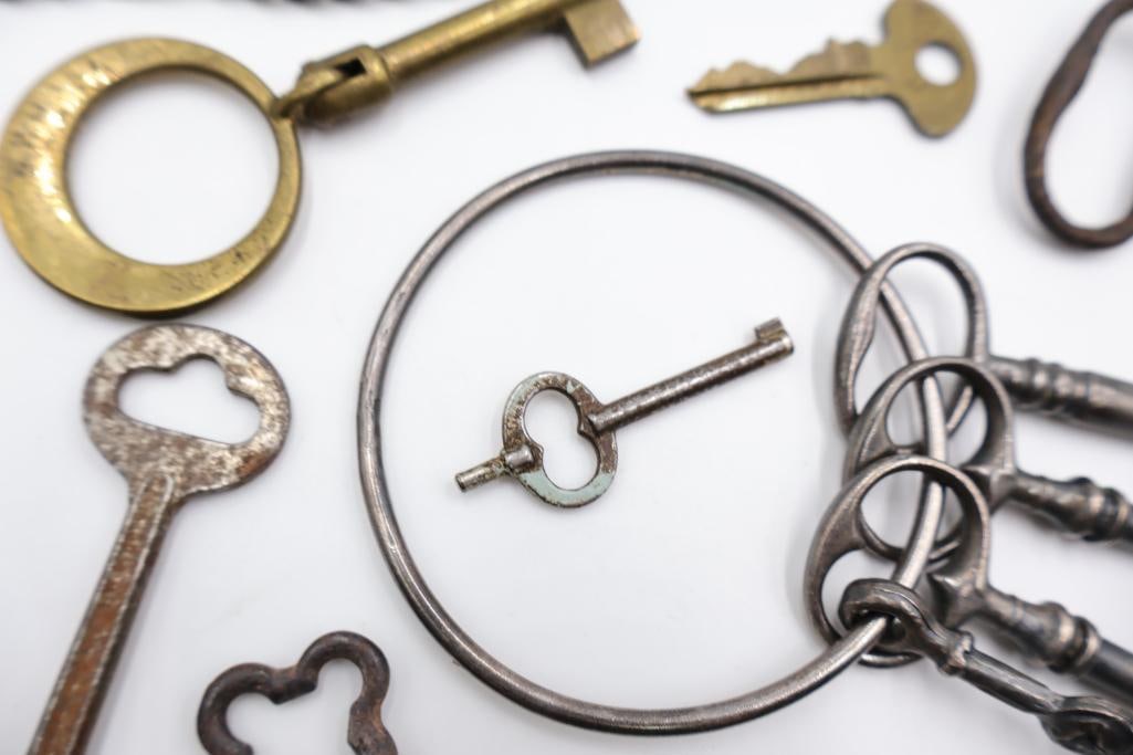 Large Antique & Vintage Skeleton Key Collection - 4