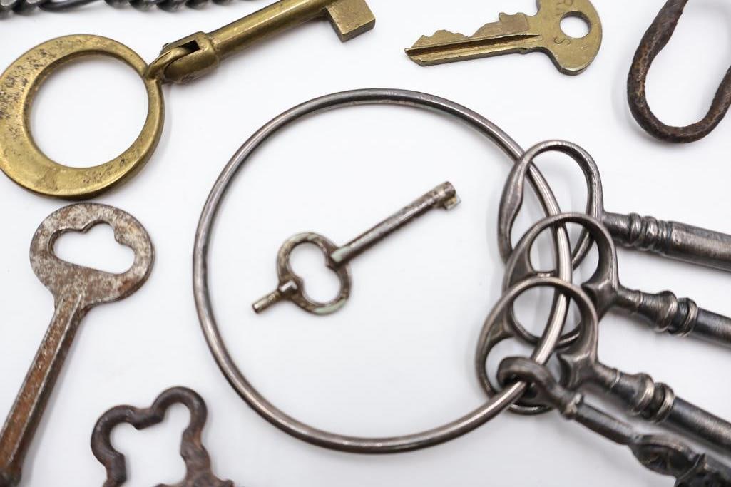 Large Antique & Vintage Skeleton Key Collection - 5