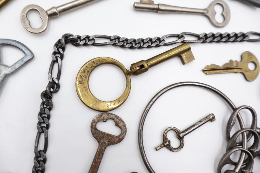 Large Antique & Vintage Skeleton Key Collection - 7