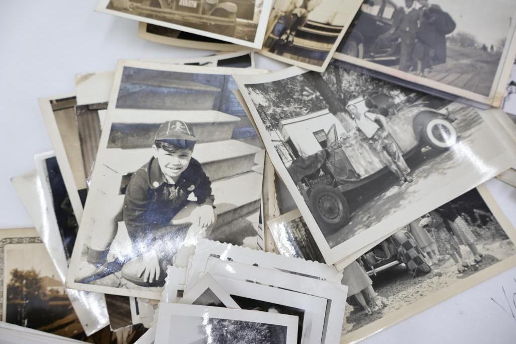 Antique Black & White Photographs, Cabinet Cards, Portraits & Snapshots - 13