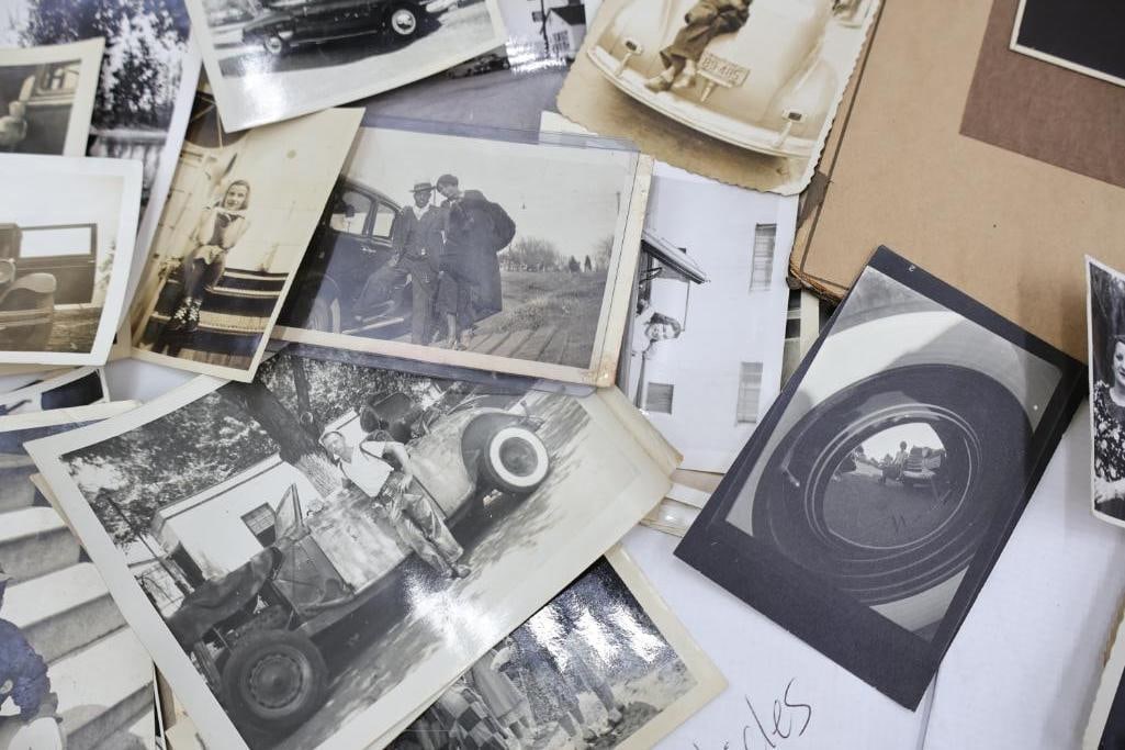 Antique Black & White Photographs, Cabinet Cards, Portraits & Snapshots - 14