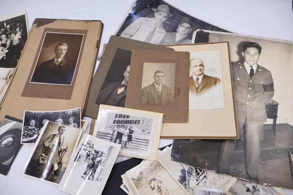 Antique Black & White Photographs, Cabinet Cards, Portraits & Snapshots - 18