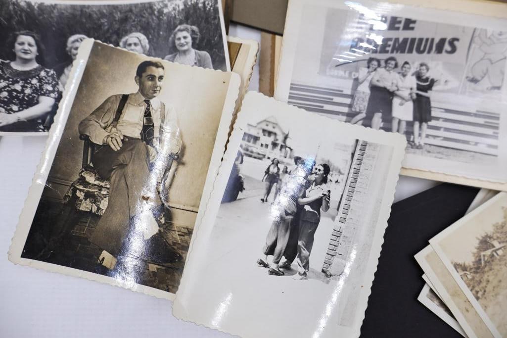 Antique Black & White Photographs, Cabinet Cards, Portraits & Snapshots - 19