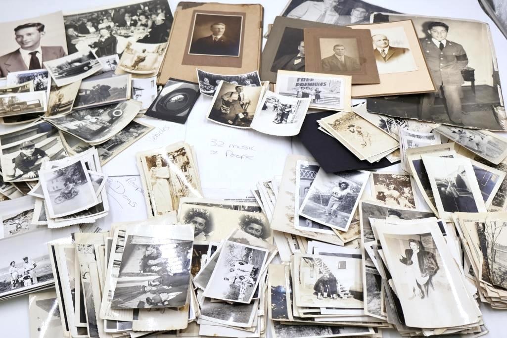 Antique Black & White Photographs, Cabinet Cards, Portraits & Snapshots (1 of 20)