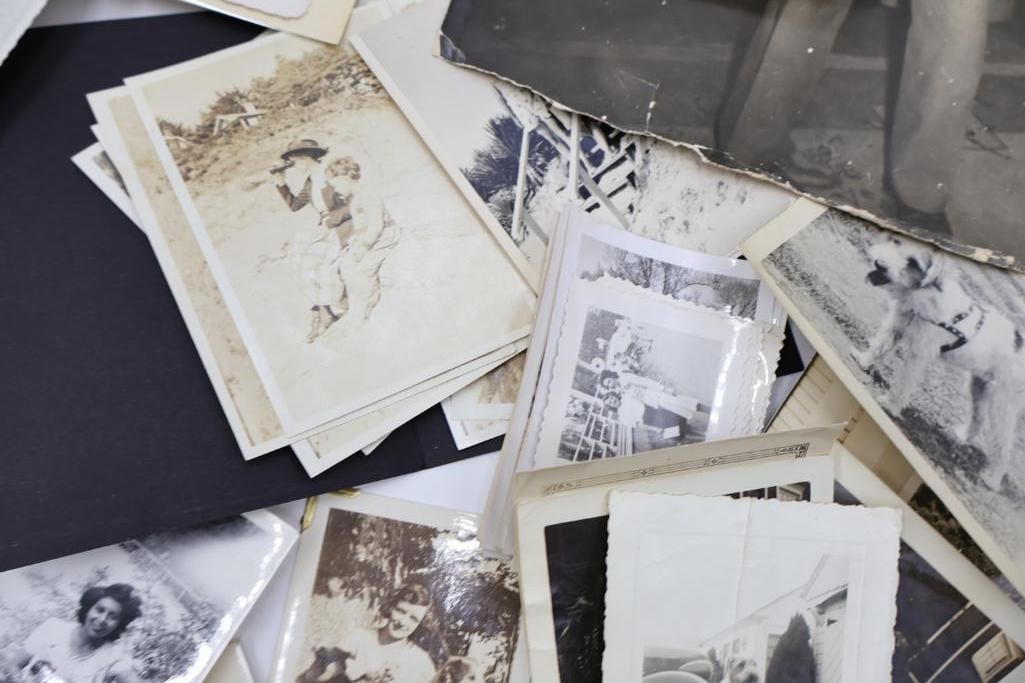 Antique Black & White Photographs, Cabinet Cards, Portraits & Snapshots - 20