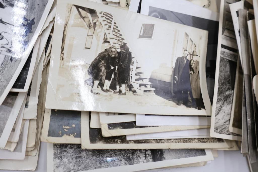 Antique Black & White Photographs, Cabinet Cards, Portraits & Snapshots - 6