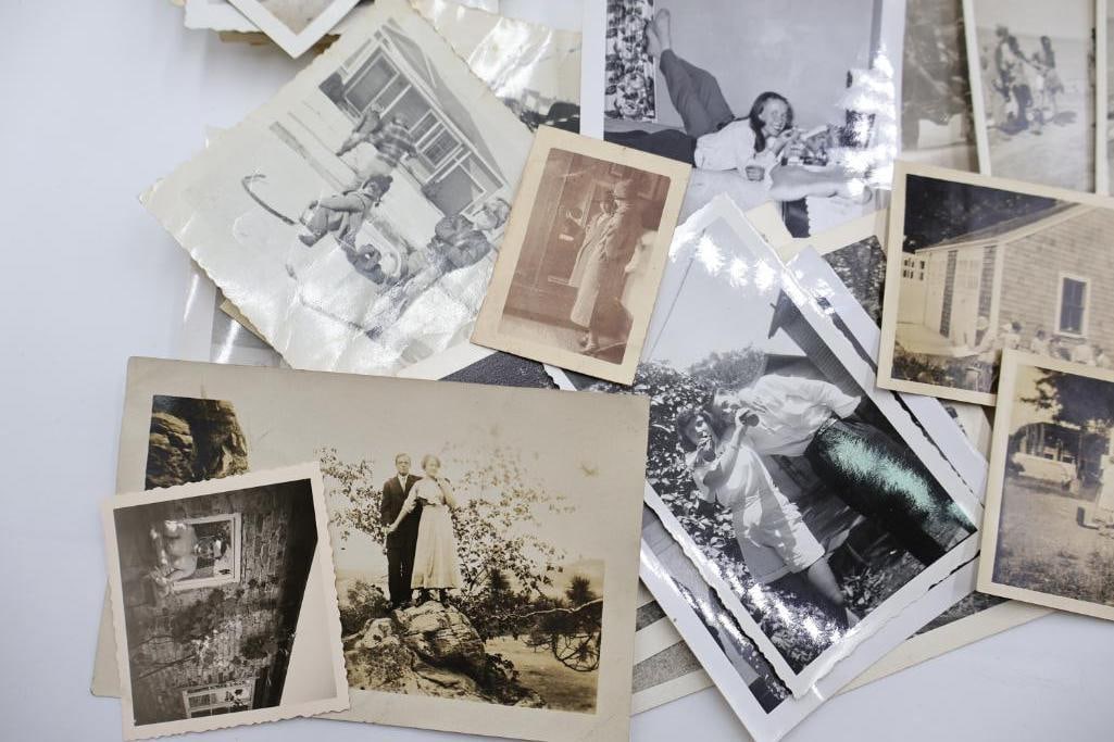 Large lot of vintage and antique photographs - 10