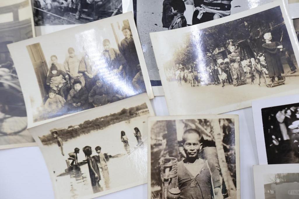 Large lot of vintage and antique photographs - 17