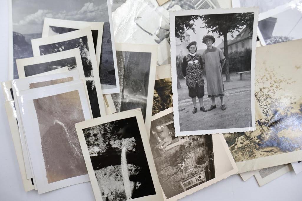 Large lot of vintage and antique photographs - 9