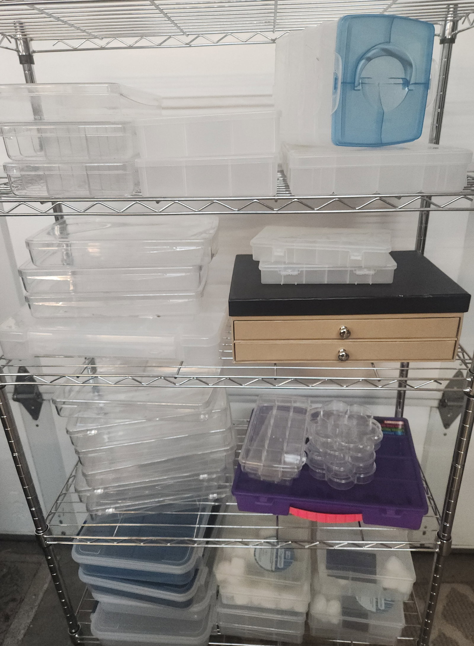 Huge Lot of Organizers and Divided Containers (1 of 9)