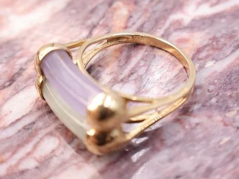 14k Gold and Jade Stones Ring - 7