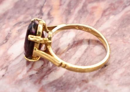 18k Yellow Gold Ruby Ring - 7