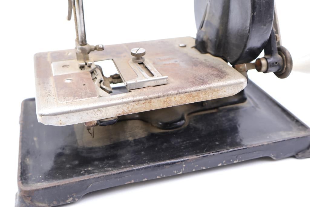 Antique New Home Little Worker Sewing Machine - 7