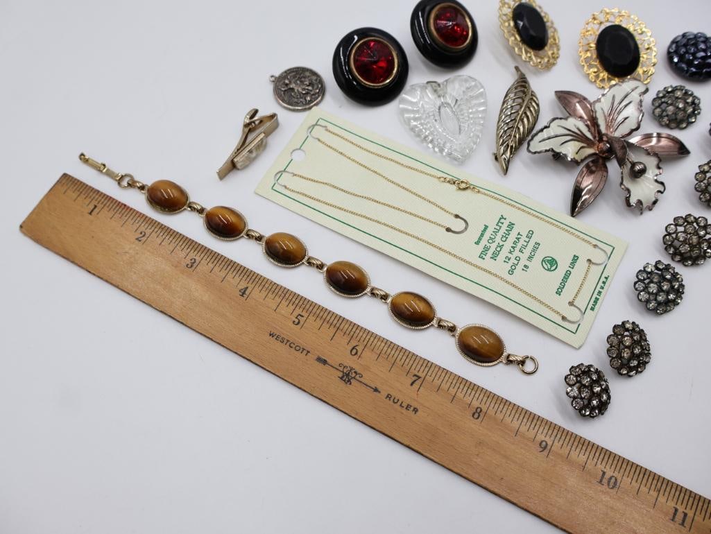 Collection of Vintage Jewelry and Buttons - 10