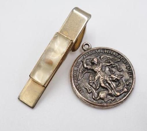 Collection of Vintage Jewelry and Buttons - 12