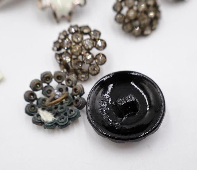 Collection of Vintage Jewelry and Buttons - 15