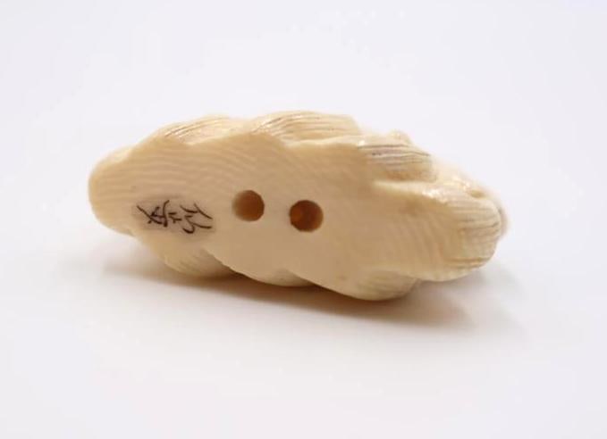 Antique Carved Japanese Rabbit Netsuke - 7
