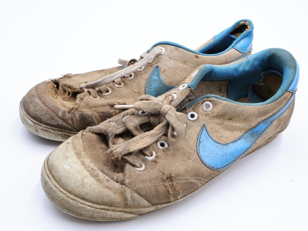 Two Pairs of Vintage Nike Sneakers - 10