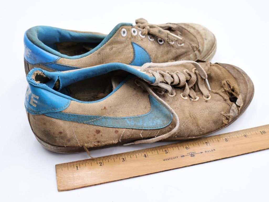 Two Pairs of Vintage Nike Sneakers - 11