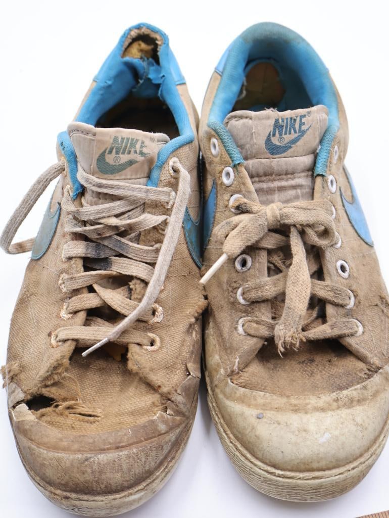 Two Pairs of Vintage Nike Sneakers - 13