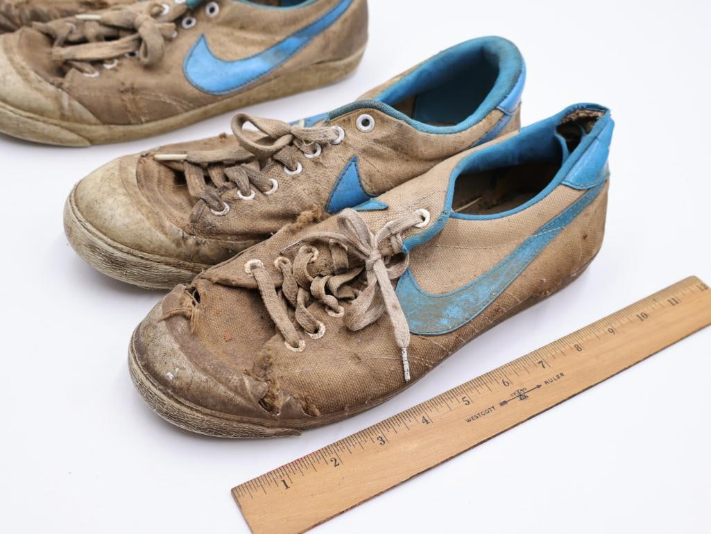 Two Pairs of Vintage Nike Sneakers - 2