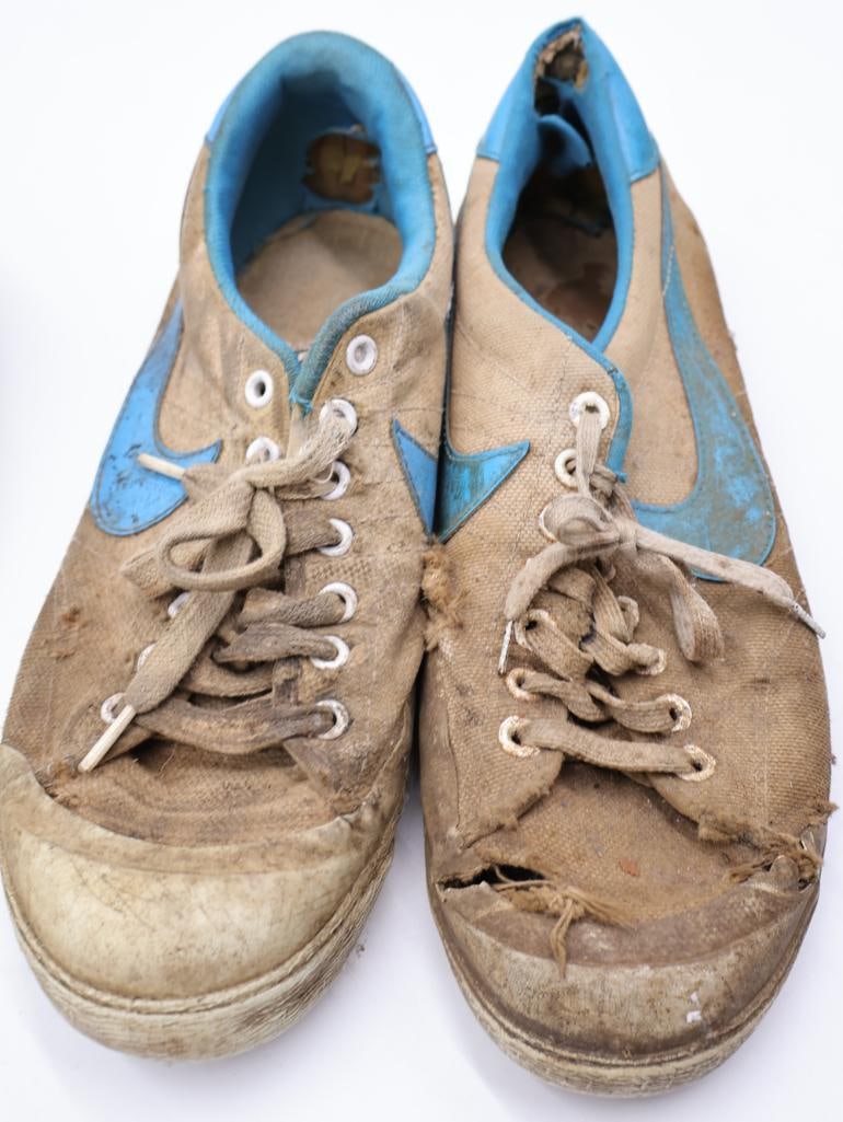 Two Pairs of Vintage Nike Sneakers - 3