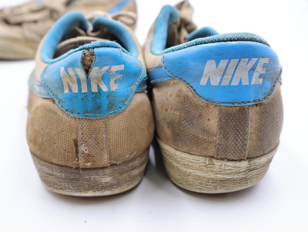 Two Pairs of Vintage Nike Sneakers - 9