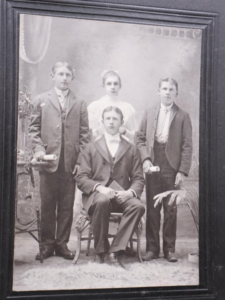 Collection of Antique and Vintage Photos - 15