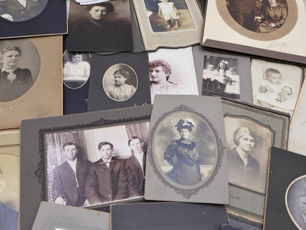 Collection of Antique and Vintage Photos - 9