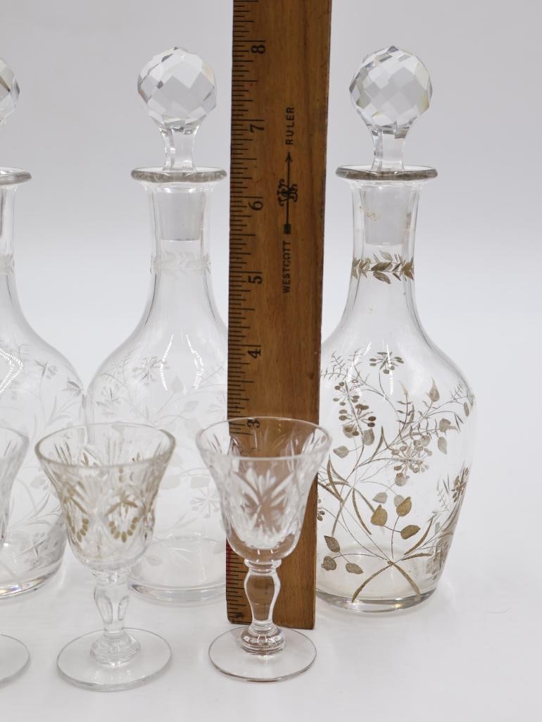 Two Pairs of Ornate Stoppered Vessels and Four Small Apretief Cups - 2