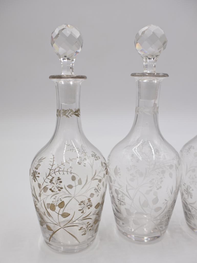Two Pairs of Ornate Stoppered Vessels and Four Small Apretief Cups - 5