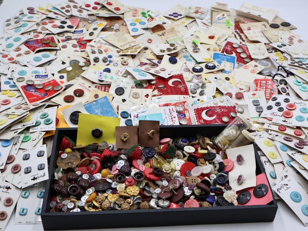 Large Collection of Buttons: Huge amount of loose and buttons on cards, please see all photos to see what's included
