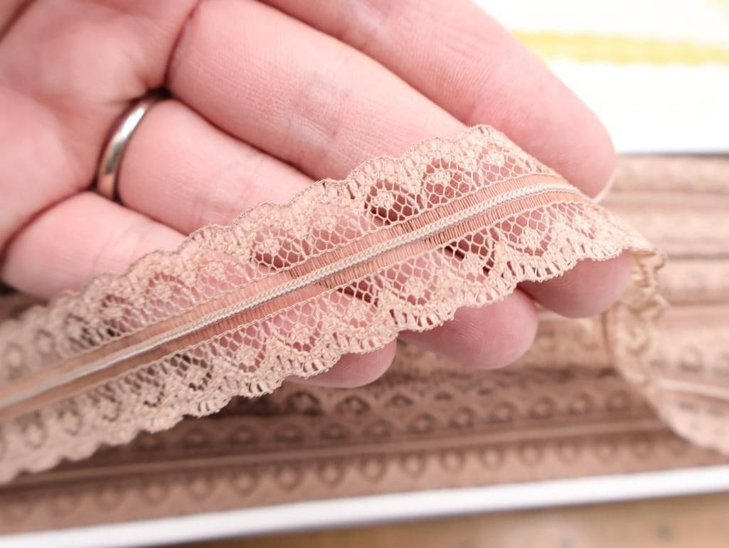 Collection of Vintage Lace and Edging - 11