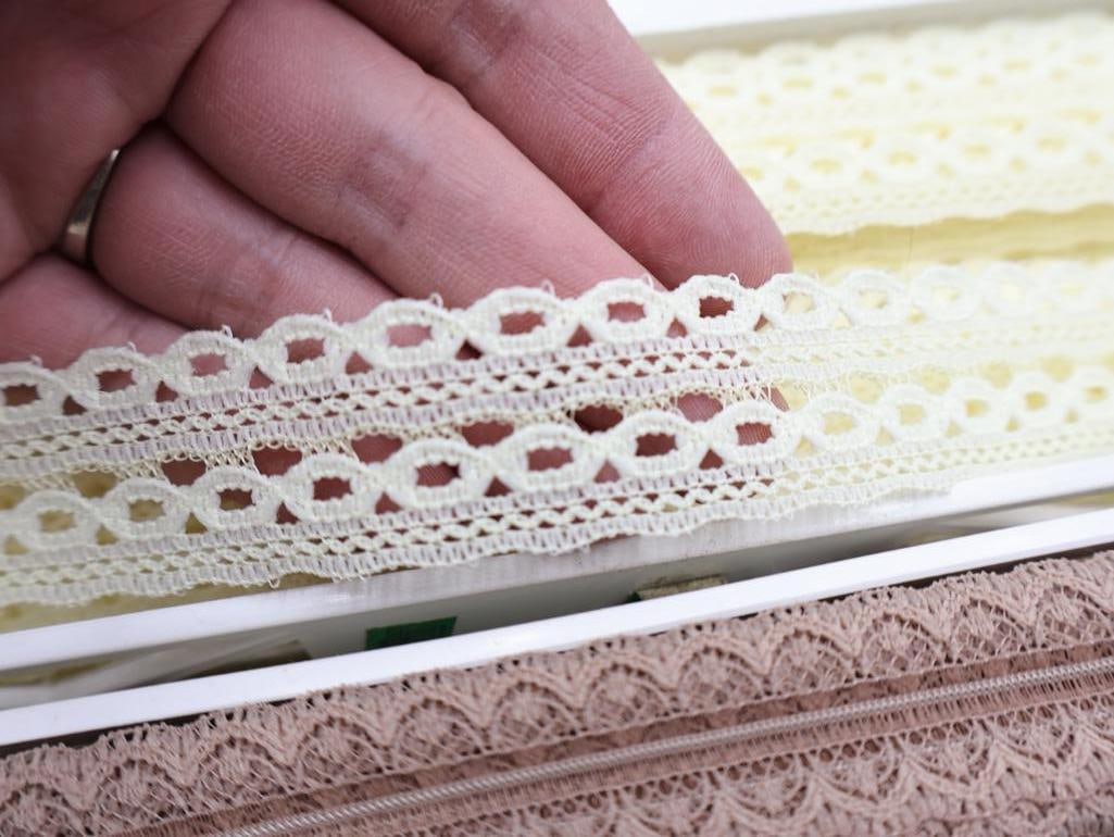 Collection of Vintage Lace and Edging - 12