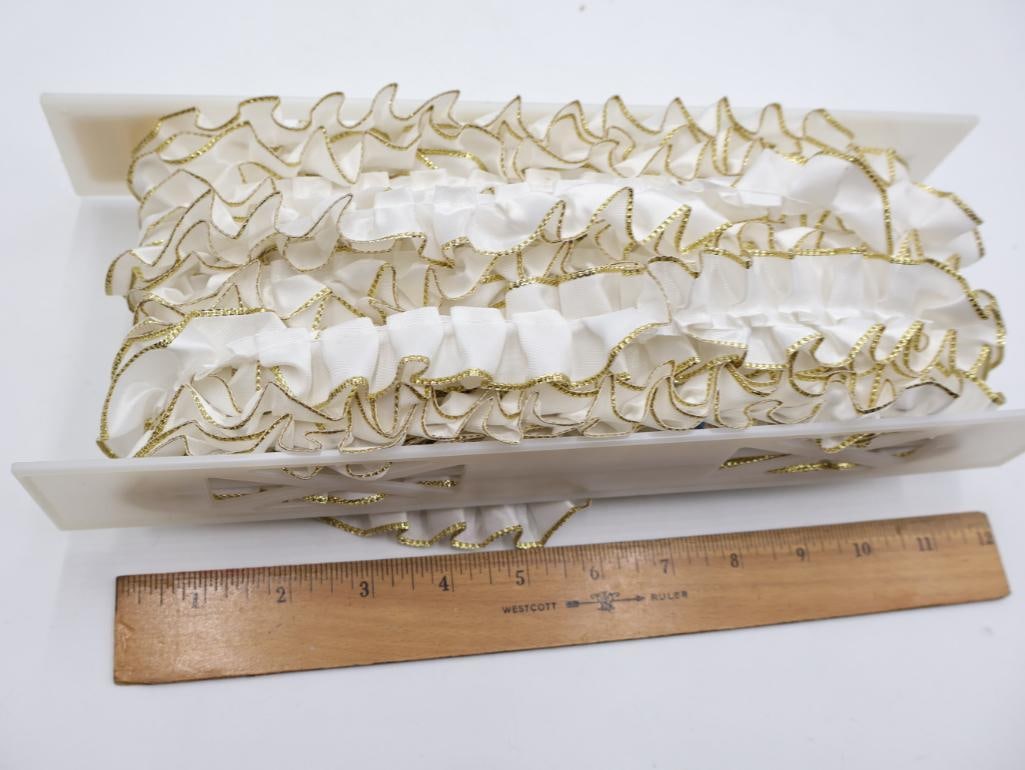 Collection of Vintage Lace and Edging - 15