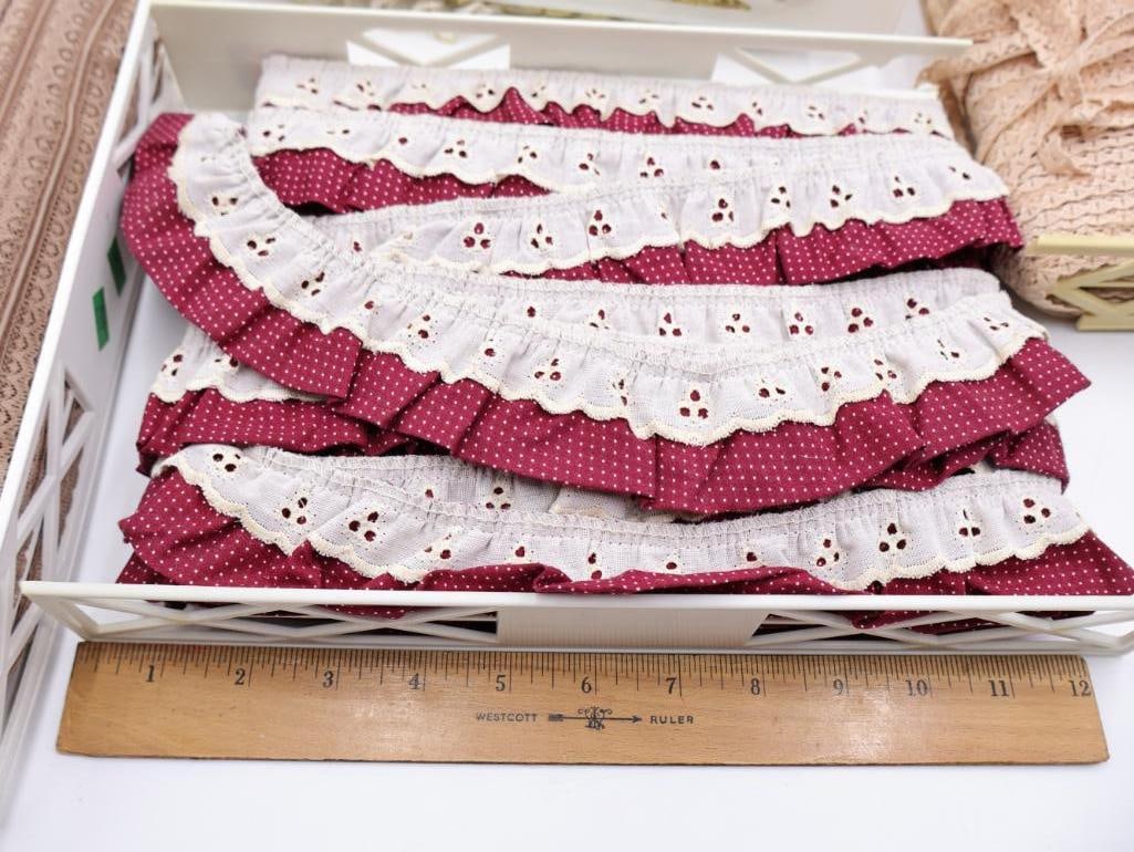 Collection of Vintage Lace and Edging - 8