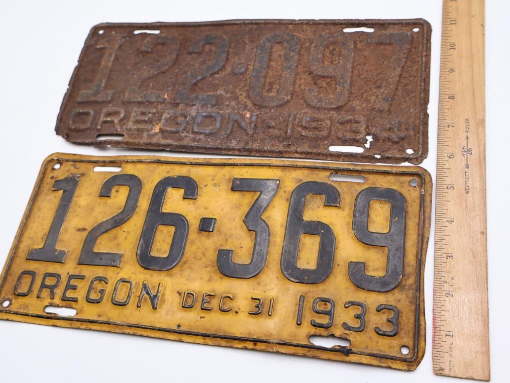 1934 and 1933 Oregon License Plates - 2