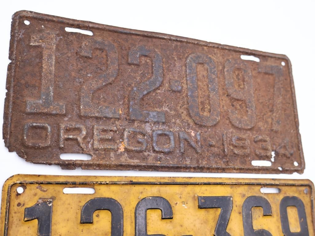 1934 and 1933 Oregon License Plates - 5