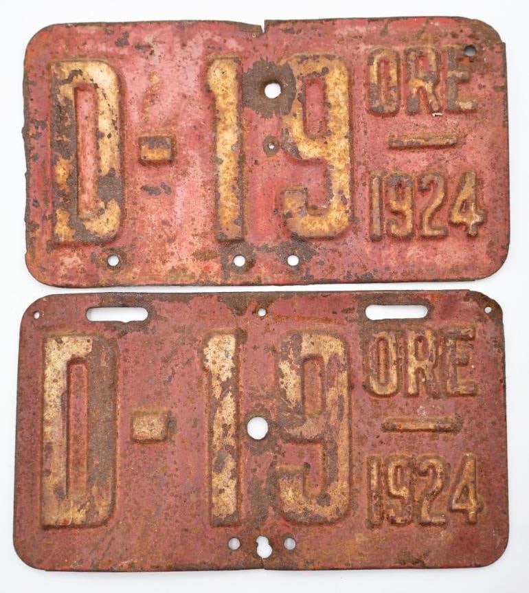 Antique Matched Pair of 1924 Oregon Motorcycle License Plates: Rare finding of matched pair 1924 Oregon motorcycle red license plates