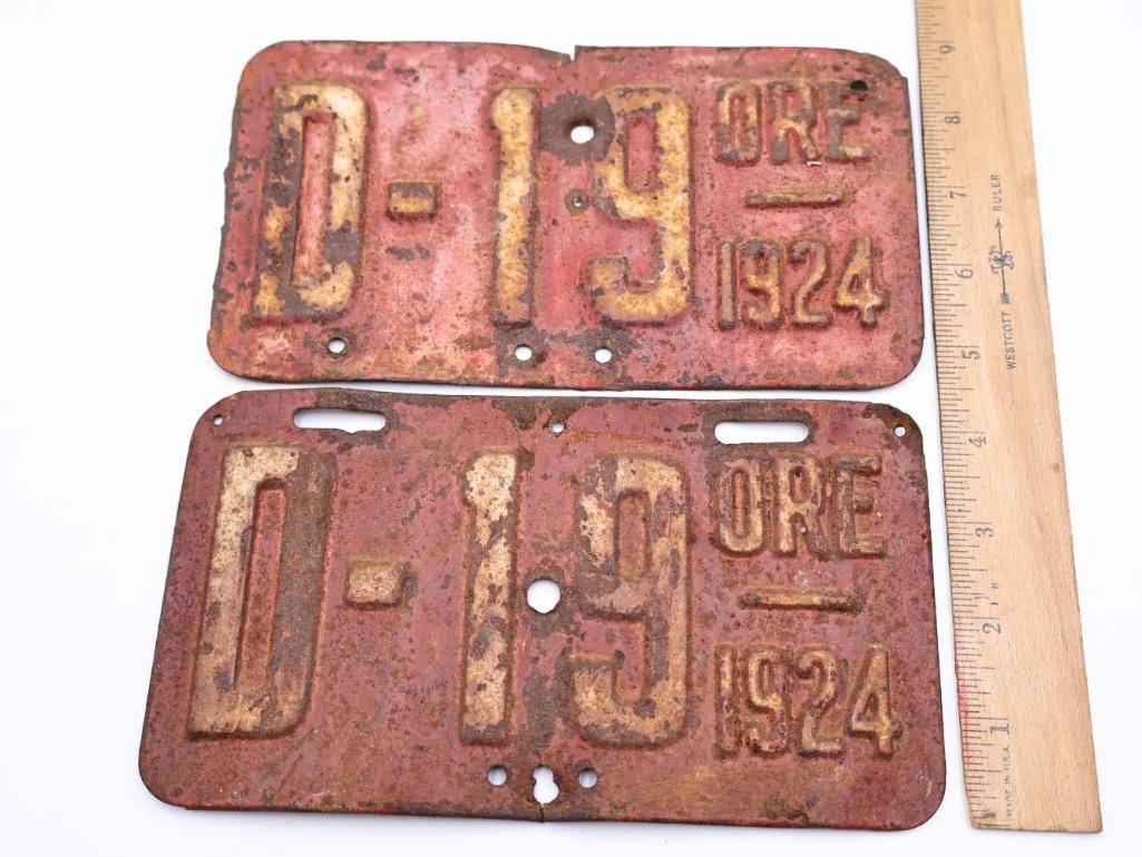 Antique Matched Pair of 1924 Oregon Motorcycle License Plates - 2